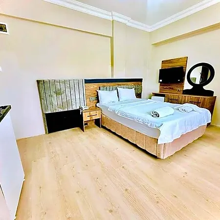 Grand Lavin בית אירוח *